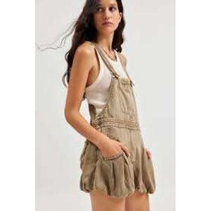 BDG Urban Outfitters Brown Bubble Hem Shortall Overalls Romper Small NWT